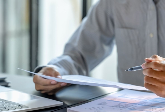 ¿Cómo es trabajar en oficinas de prisiones? - Sinergia Prisiones, academia de oposiciones para Ayudantes de Instituciones Penitenciarias.